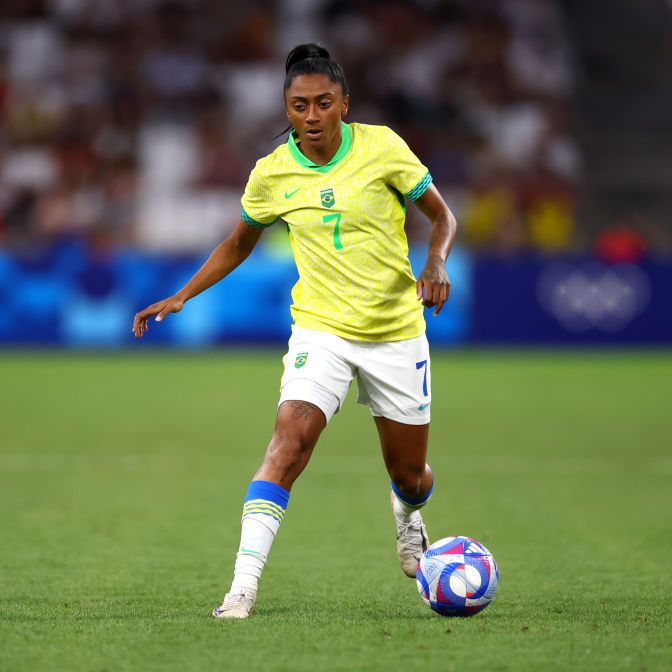 Kerolin em registro de sua trajetória no futebol